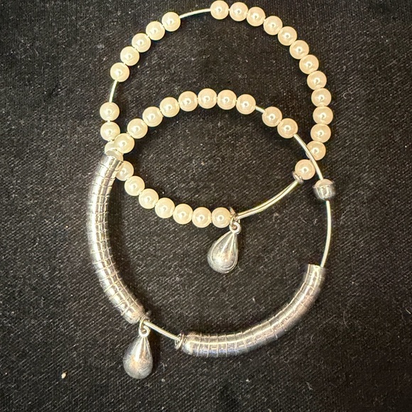 Source Unknown Jewelry - Elegant Silver and Cream Pearl Beaded Hoop Bracelets